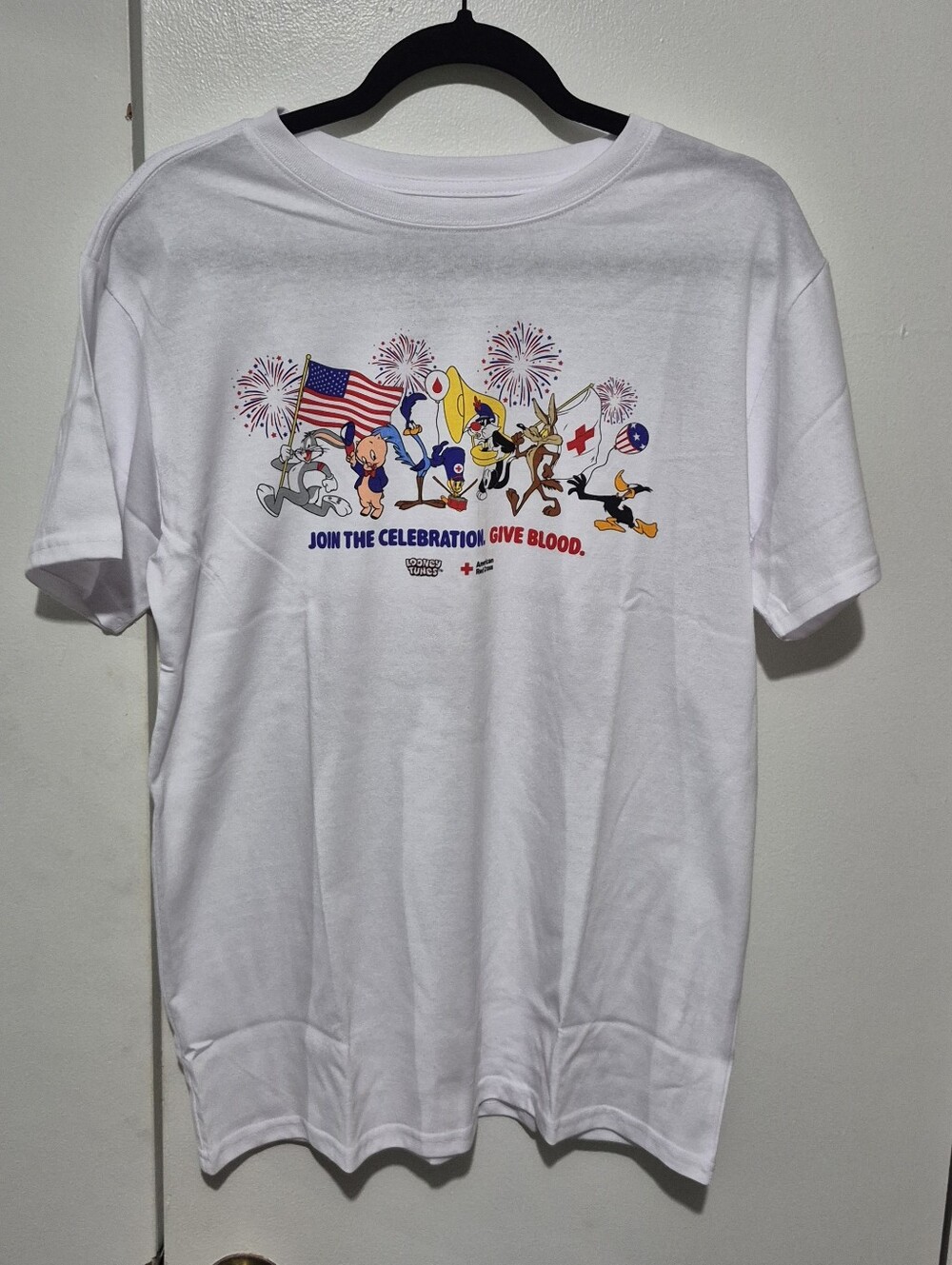 American Red Cross Looney Tunes 4th of July T-Shirt Medium